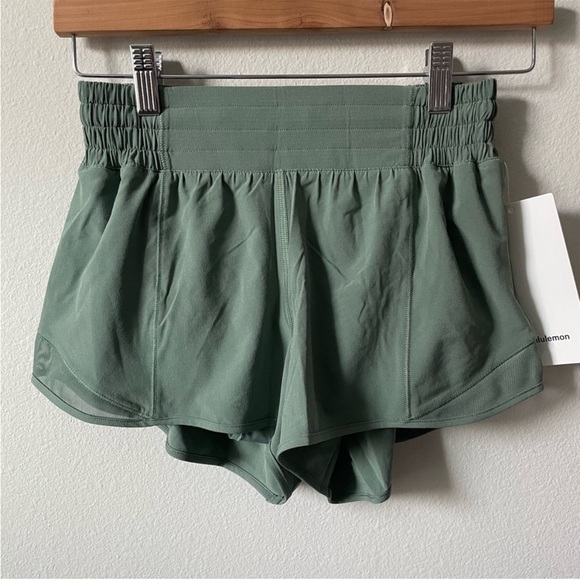 lululemon athletica Pants - NWT Lululemon Hotty Hot High-Rise Lined Short 2.5” Grey Eucalyptus Size 4